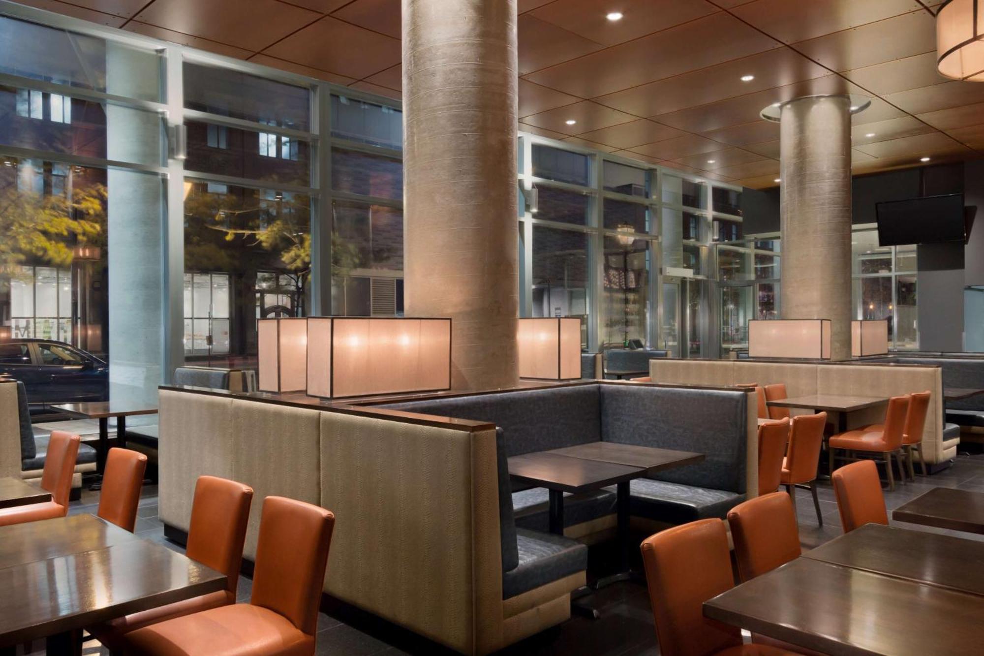 Embassy Suites By Hilton - Montreal Exterior foto
