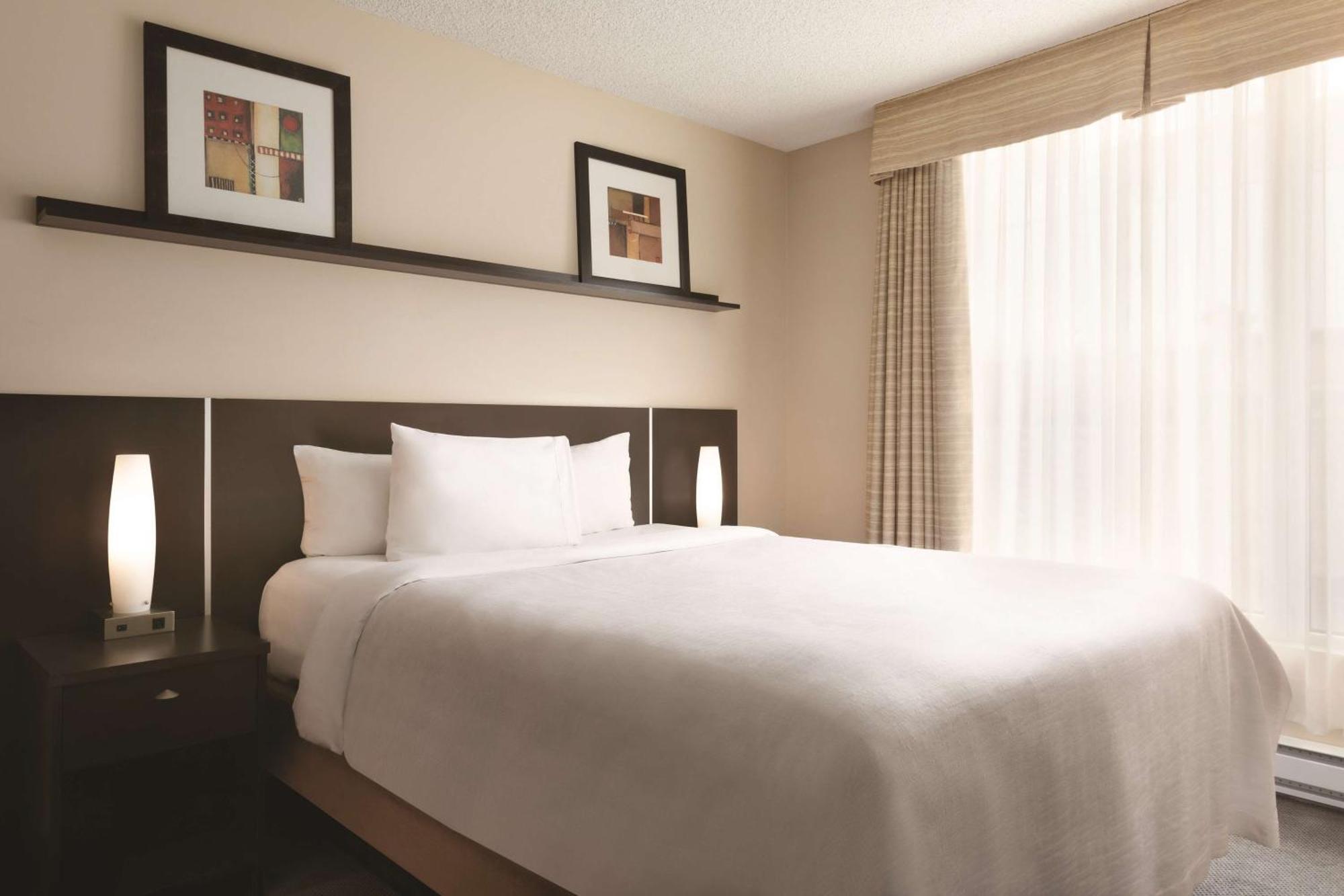 Embassy Suites By Hilton - Montreal Exterior foto