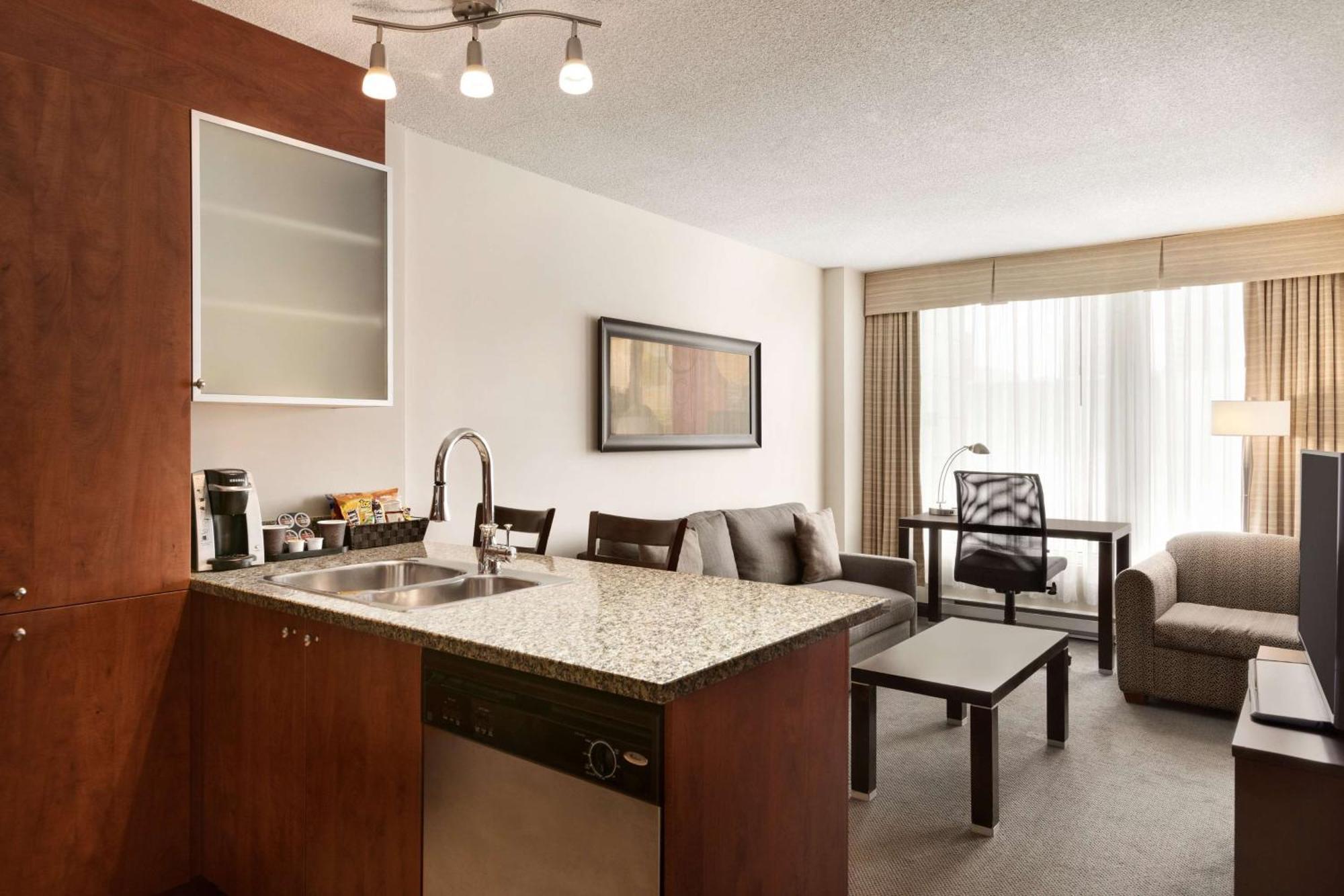 Embassy Suites By Hilton - Montreal Exterior foto